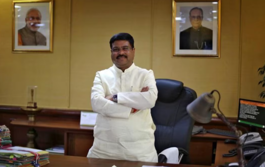 ধর্মেন্দ্র প্রধানকে কেন সরাচ্ছে না মোদি সরকার